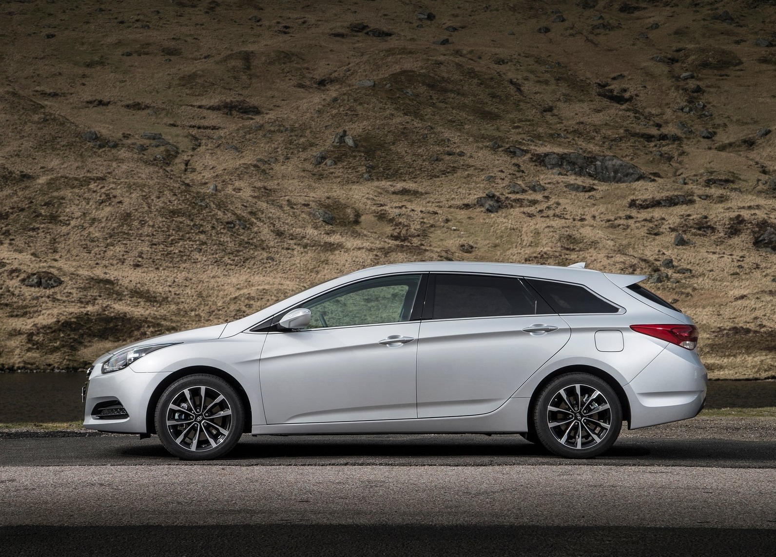 https://wcar.sets.lv/cars/Hyundai/i40 universālis/9073c1a1d915c9af41985d6f70e660ab.jpg